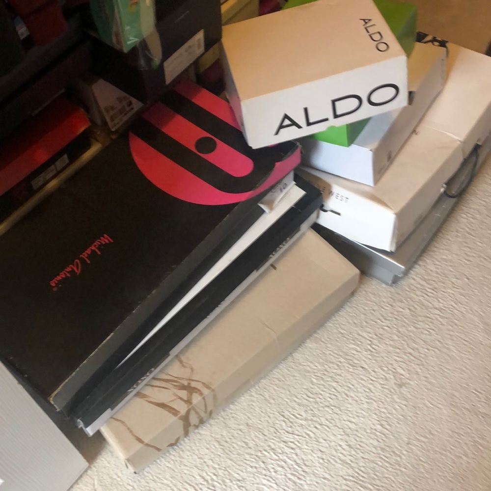 A hodgepodge shoe collection plus a bag. Total of 3 items!